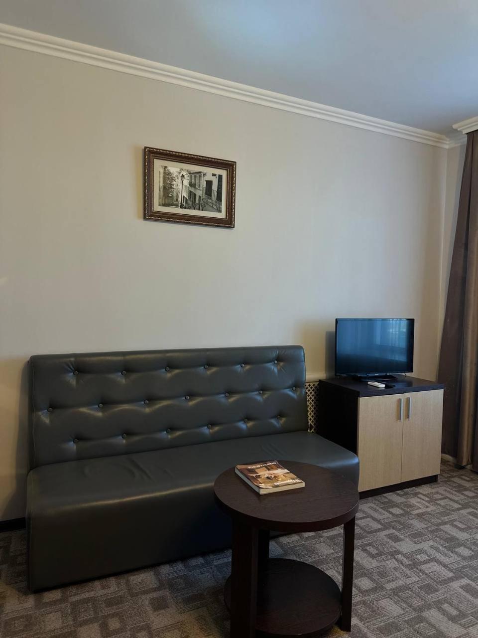 Tanzharyk Hotel Актобе Экстерьер фото