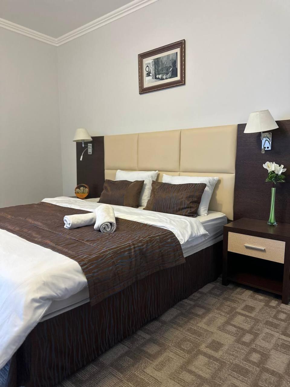 Tanzharyk Hotel Актобе Экстерьер фото