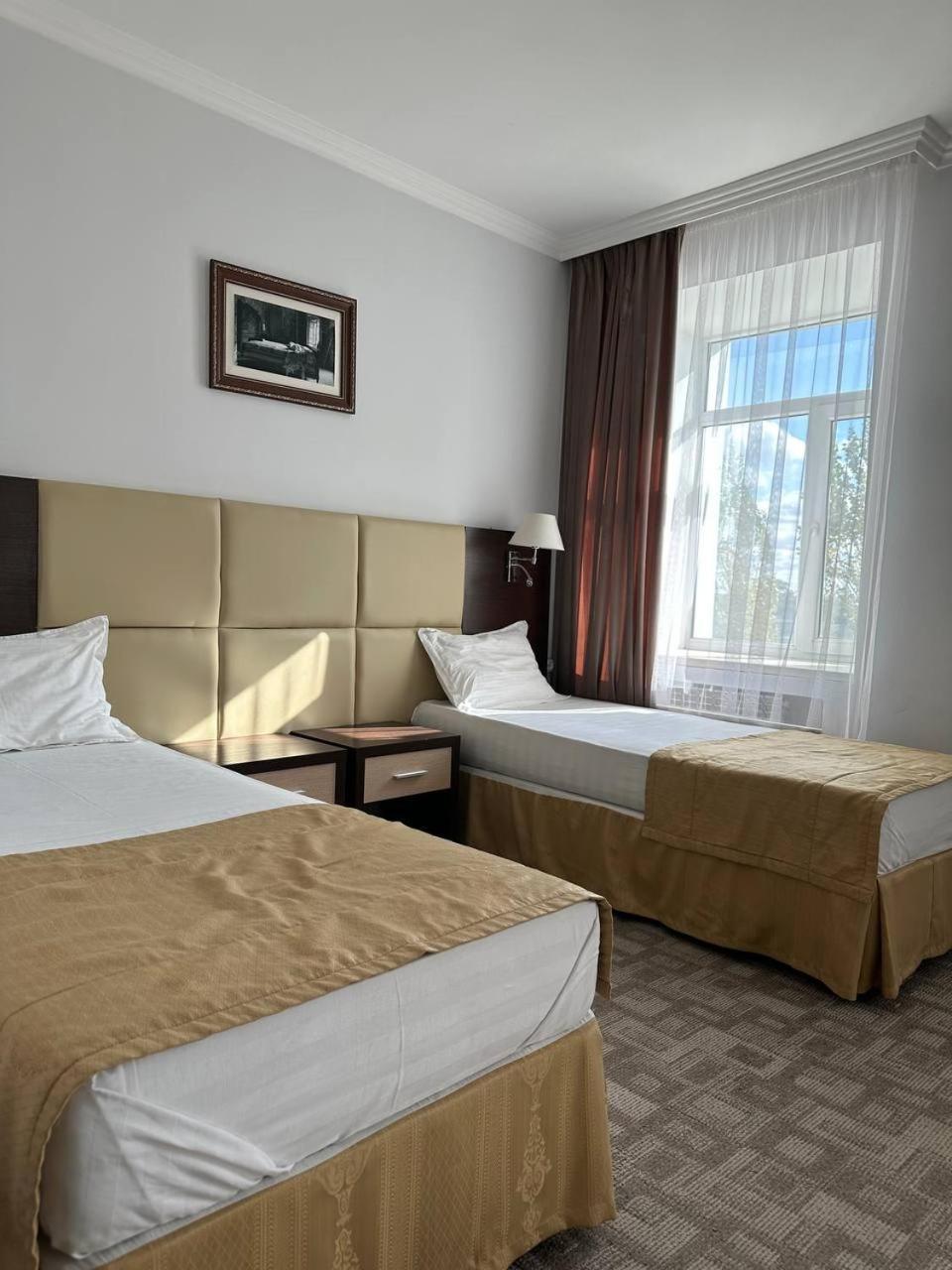 Tanzharyk Hotel Актобе Экстерьер фото