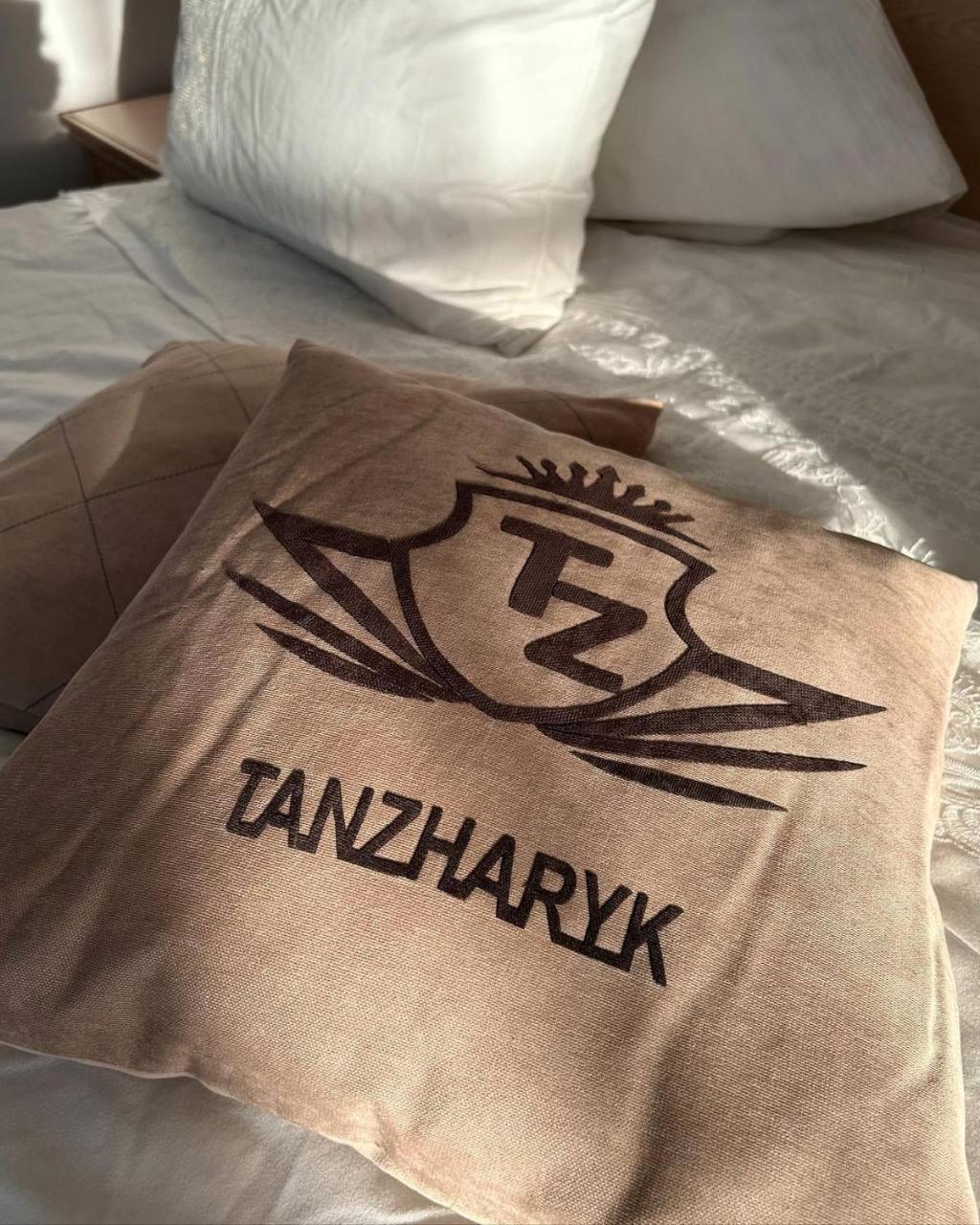 Tanzharyk Hotel Актобе Экстерьер фото