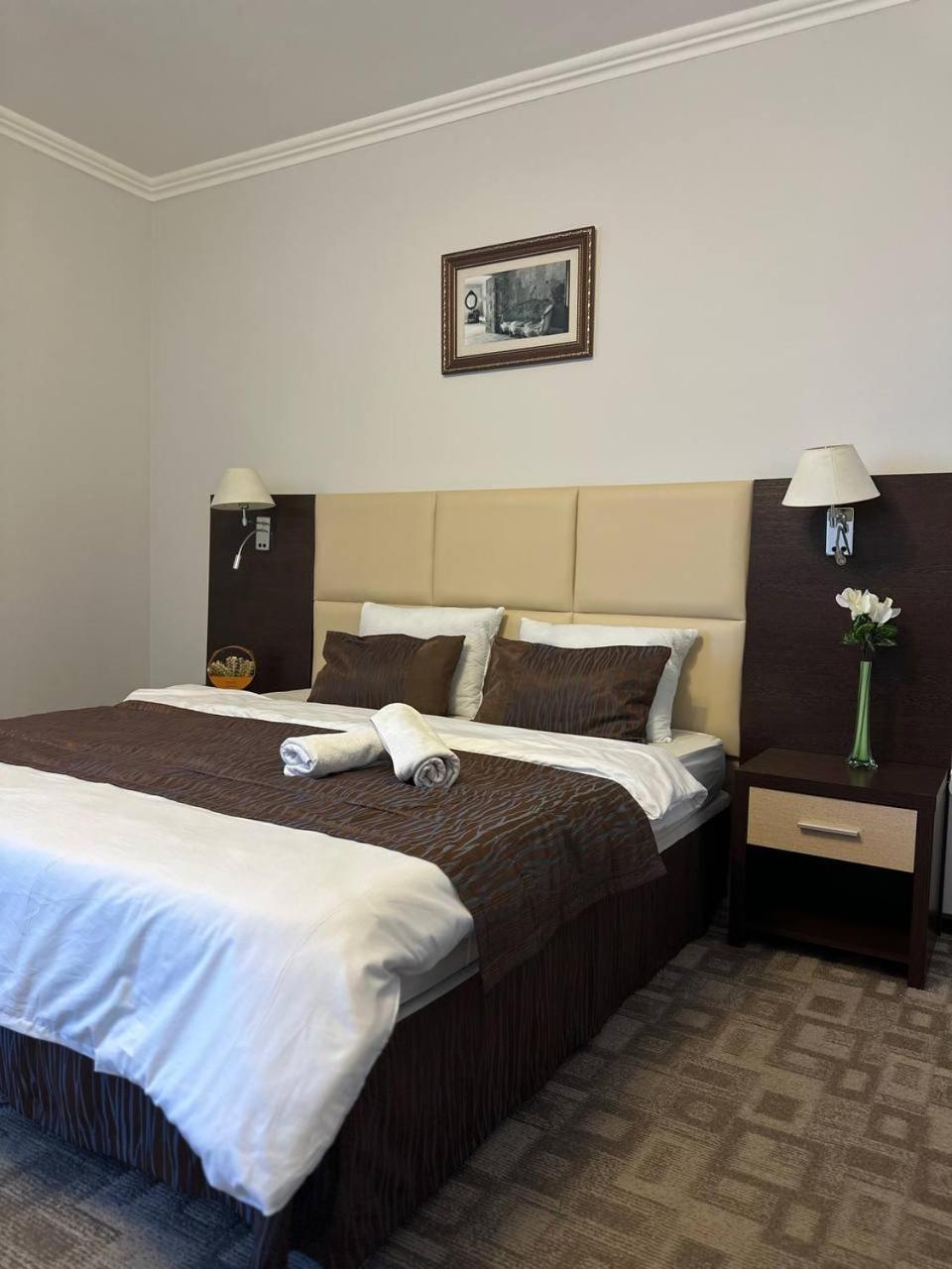 Tanzharyk Hotel Актобе Экстерьер фото