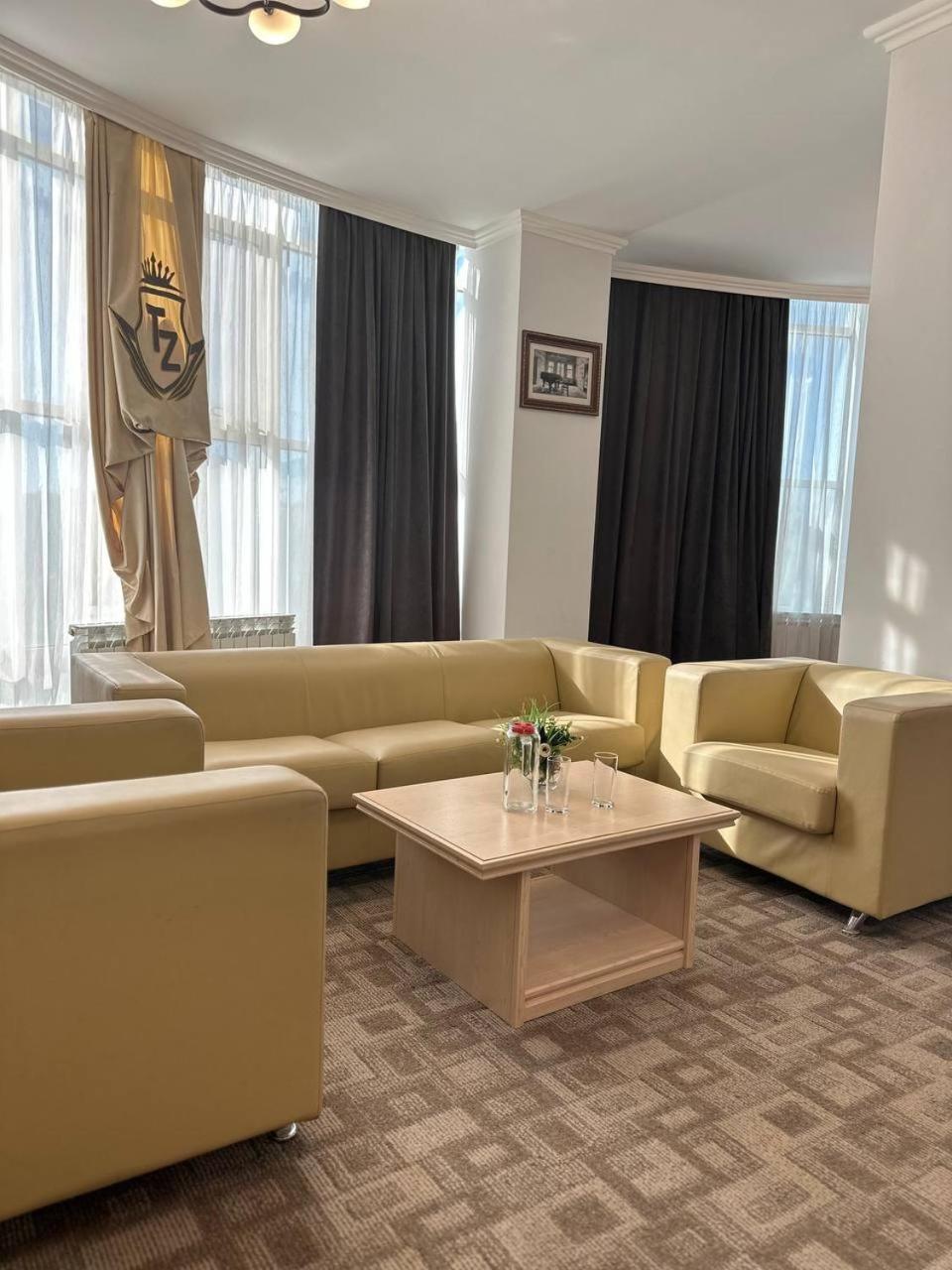 Tanzharyk Hotel Актобе Экстерьер фото