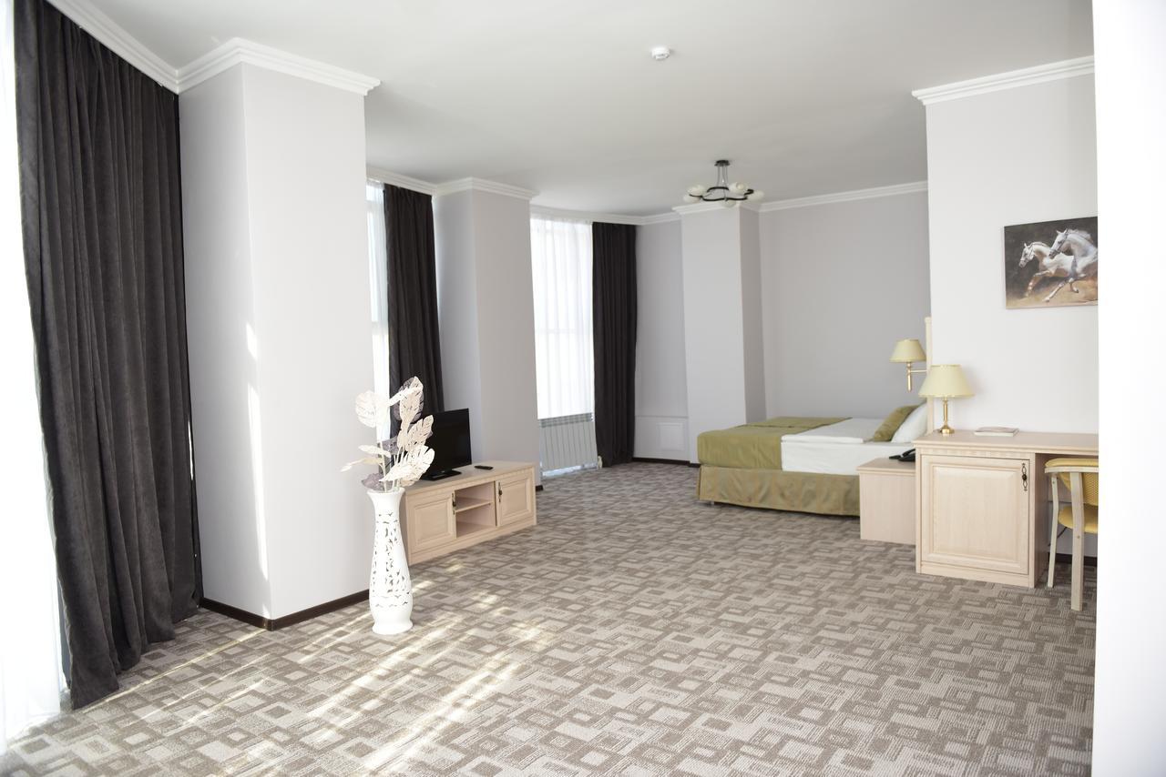 Tanzharyk Hotel Актобе Экстерьер фото